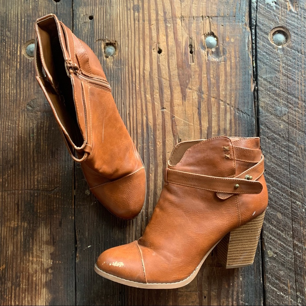 Carmel brown Charlotte Russe ankle booties sz 9 chunky 3.5 in heel